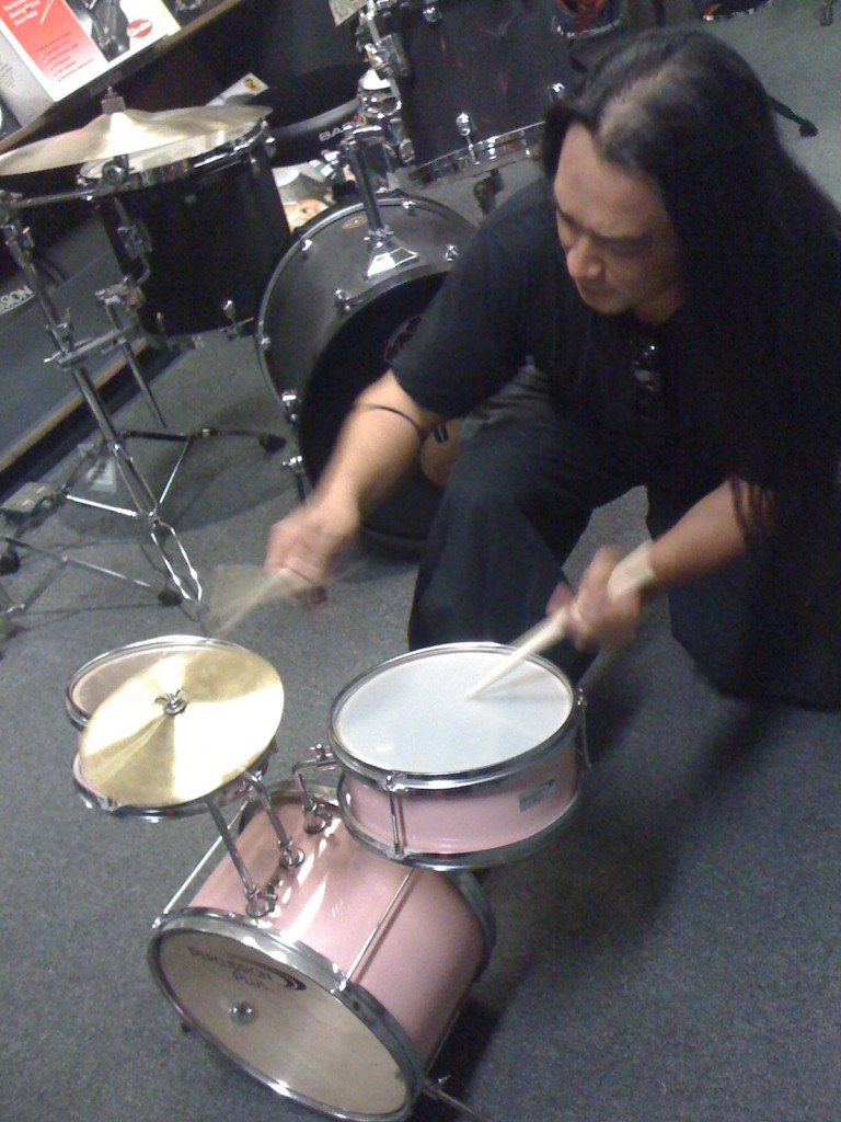 Tatsuya discovered this pink drum set...